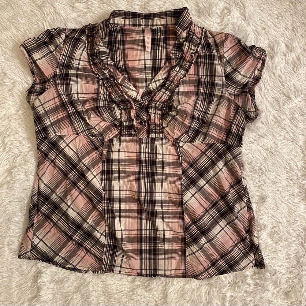 💝Gently Used💝 Vintage Ruffle V-Neck blouse